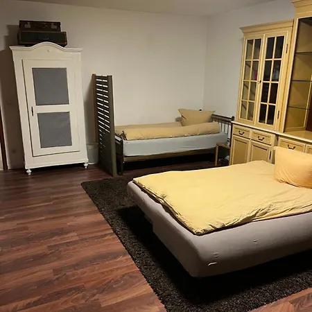 Apartment Rainer Mit Grossen Parkplaetzen Vorm Gebaeude Heddesheim